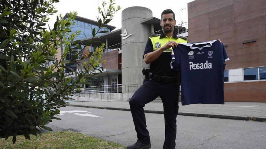 El exfutbolista del Sporting, Racing, Avilés y Marino que cambia el balón por el uniforme de policía portuario
