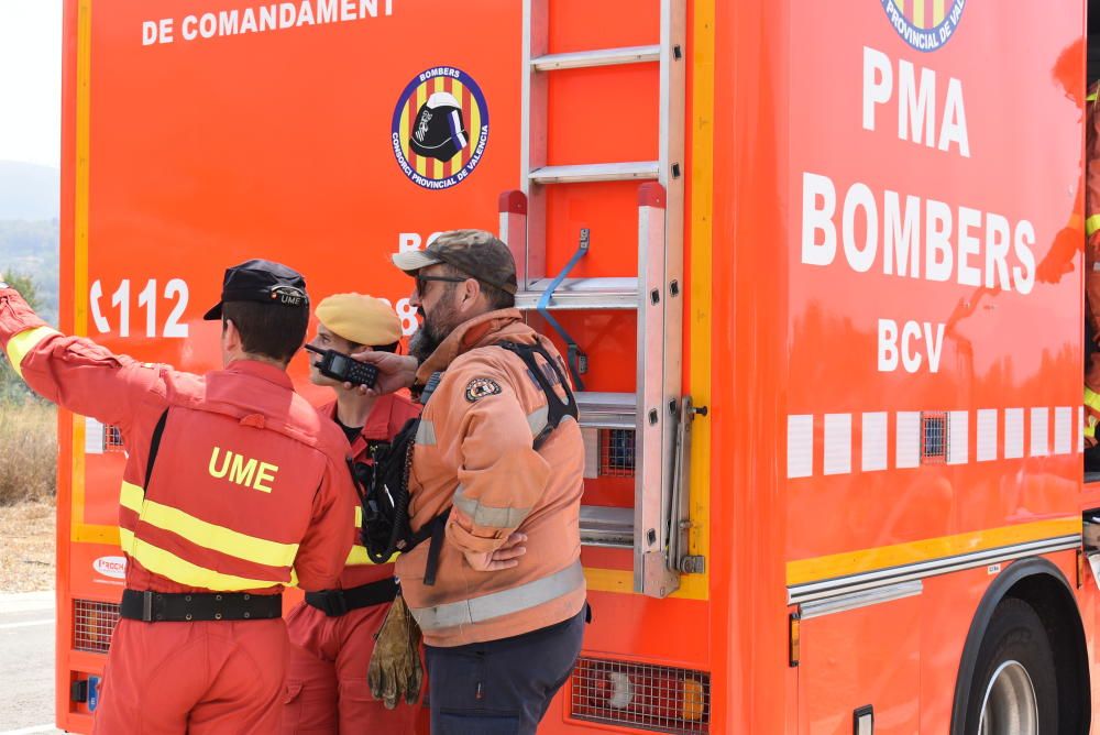 Imágenes del incendio forestal de Llutxent.