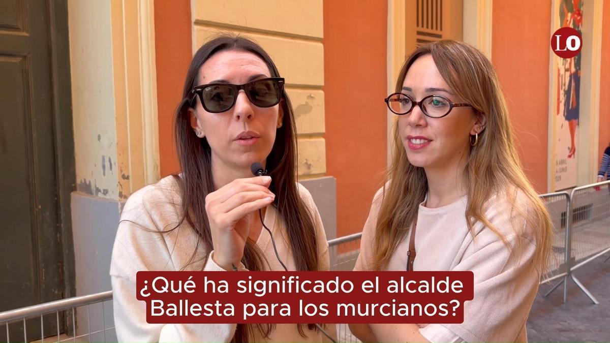 ¿Qué ha significado el alcalde José Ballesta para los murcianos? Vecinos y conocidos responden a las puertas de la capilla ardiente