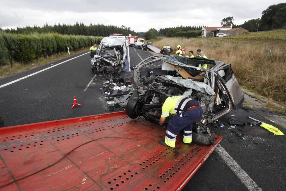 Dos fallecidos en un accidente en Aranga