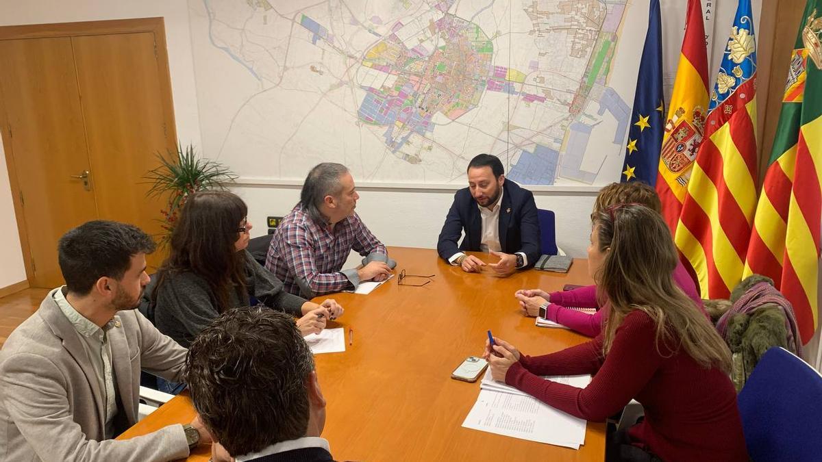 Els representants de Compromís i del Partit Popular han mantingut una reunió de treball.