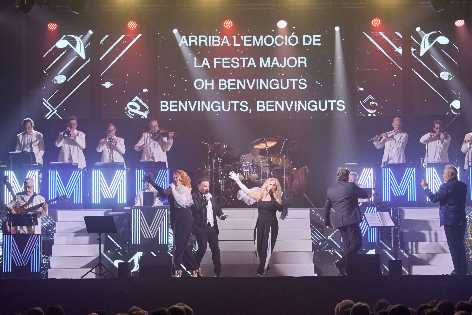 Ball amb  l'orquestra Malavella a l'embalat de la plaça Miquel de Palol