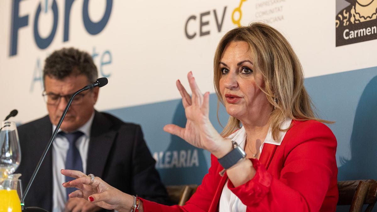 La Consellera Nuria Montes participa en el Foro Alicante