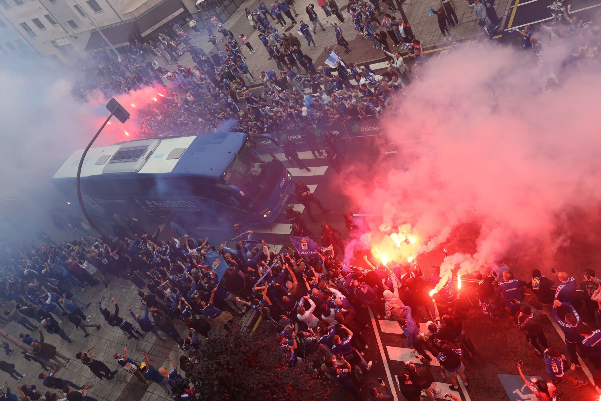 Así fue el recibimiento de la afición al Real Oviedo y toda la previa del último partido de la temporada