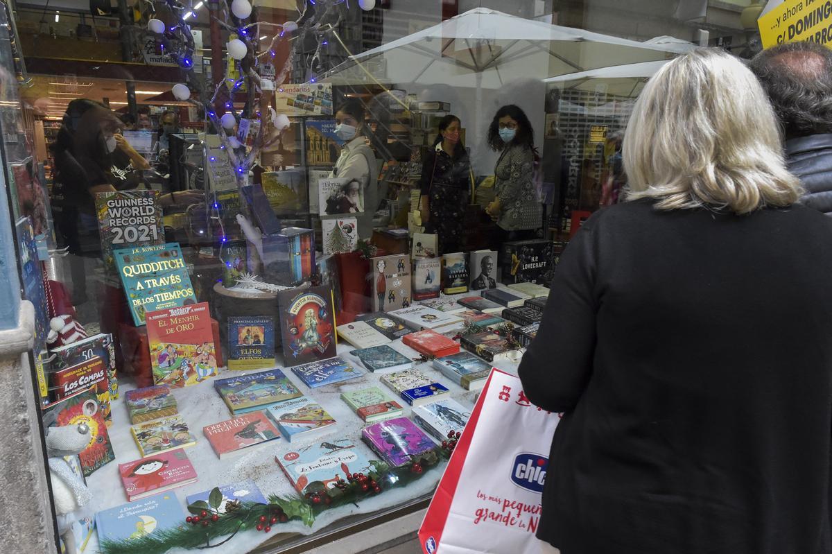 Imagen de archivo, compras navideñas en las librerías de la capital grancanaria.