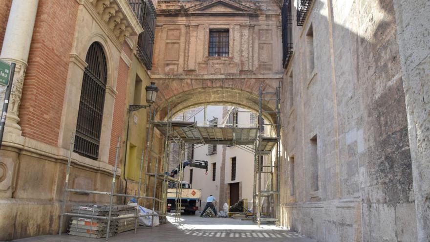 La Catedral inicia las obras en el arco de la calle Barchilla