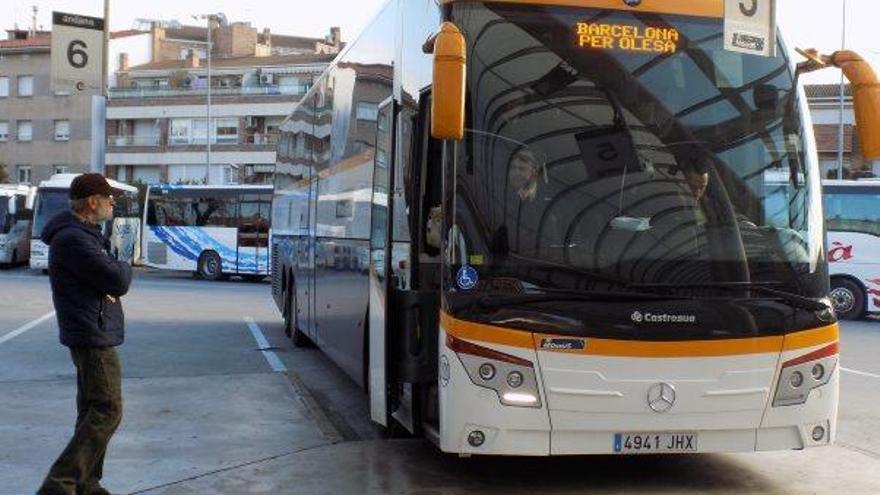 Un bus de la línia Manresa-Barcelona del grup Monbus