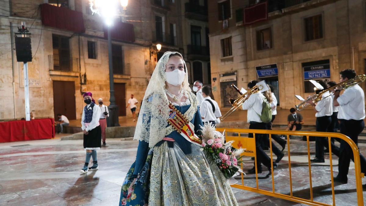 Búscate en el primer día de la ofrenda por la Calle Caballeros de las 21:00 a las 22:00