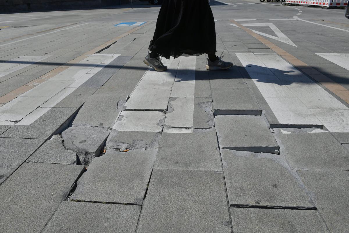 Los adoquines más afectados de la zona peatonal
