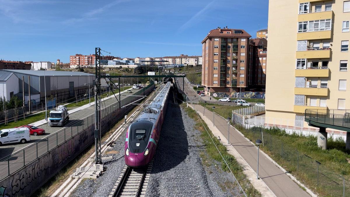 Tren Avril en la estación de Zamora