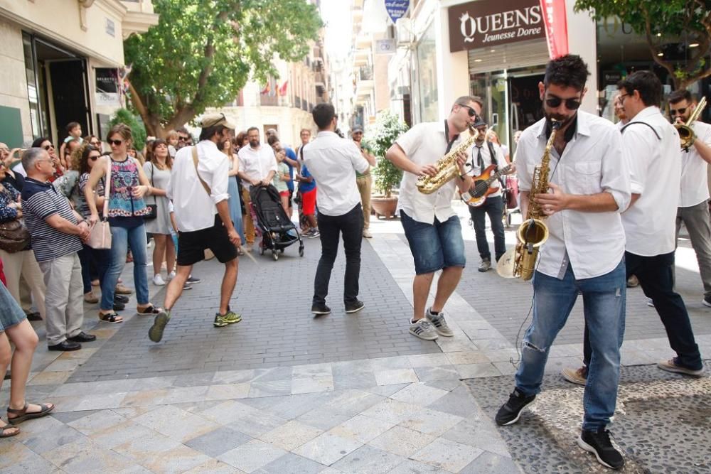 Música balcánica en el centro de Murcia