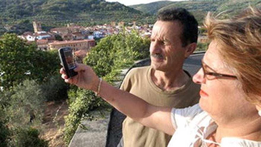 Más de 60 pueblos extremeños siguen con deficiencias en la telefonía móvil