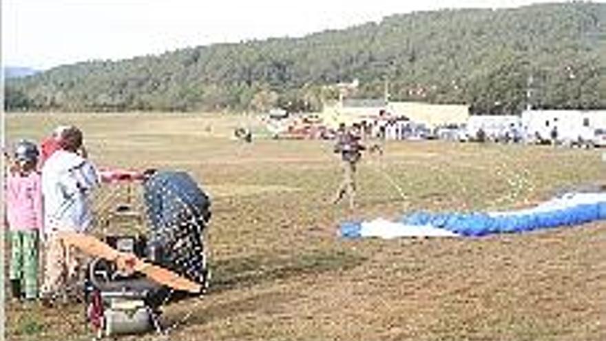 La Concentració de paramotors arriba a Besalú