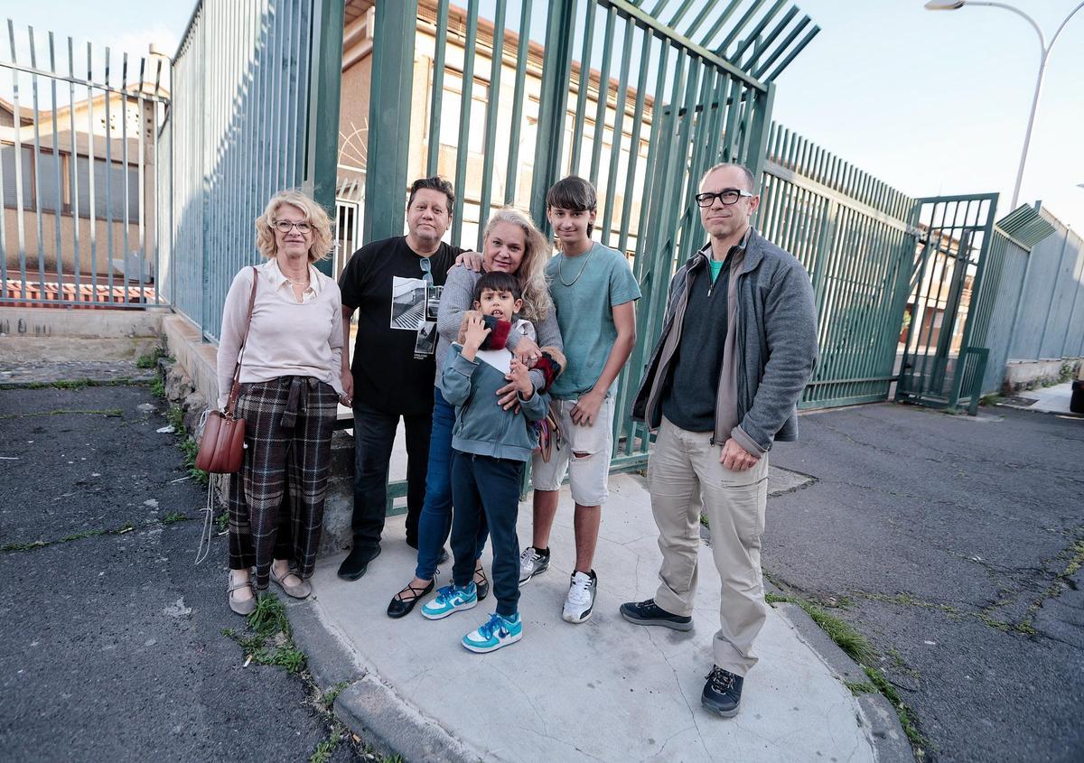 Una representación de las familias que, de manera conjunta, denuncian las carencias del recurso