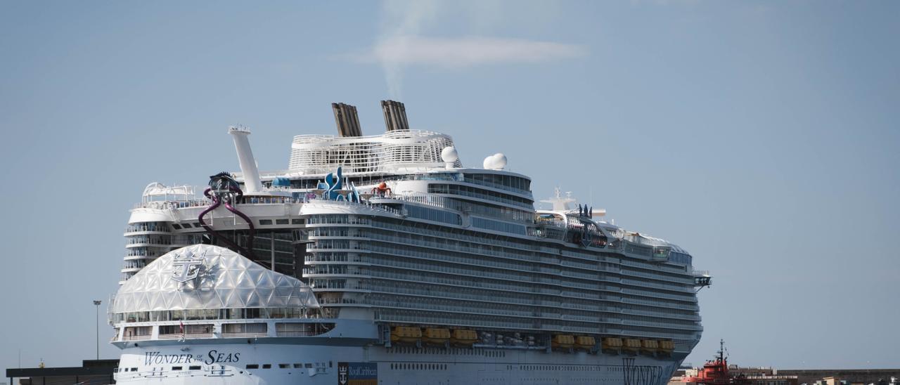 El &#039;Wonder of the Seas&#039;, de Royal Caribbean, atracado este lunes en el puerto de Palma