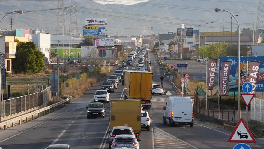 Segunda jornada de tráfico denso por las obras del acceso ferroviario sur en Castelló