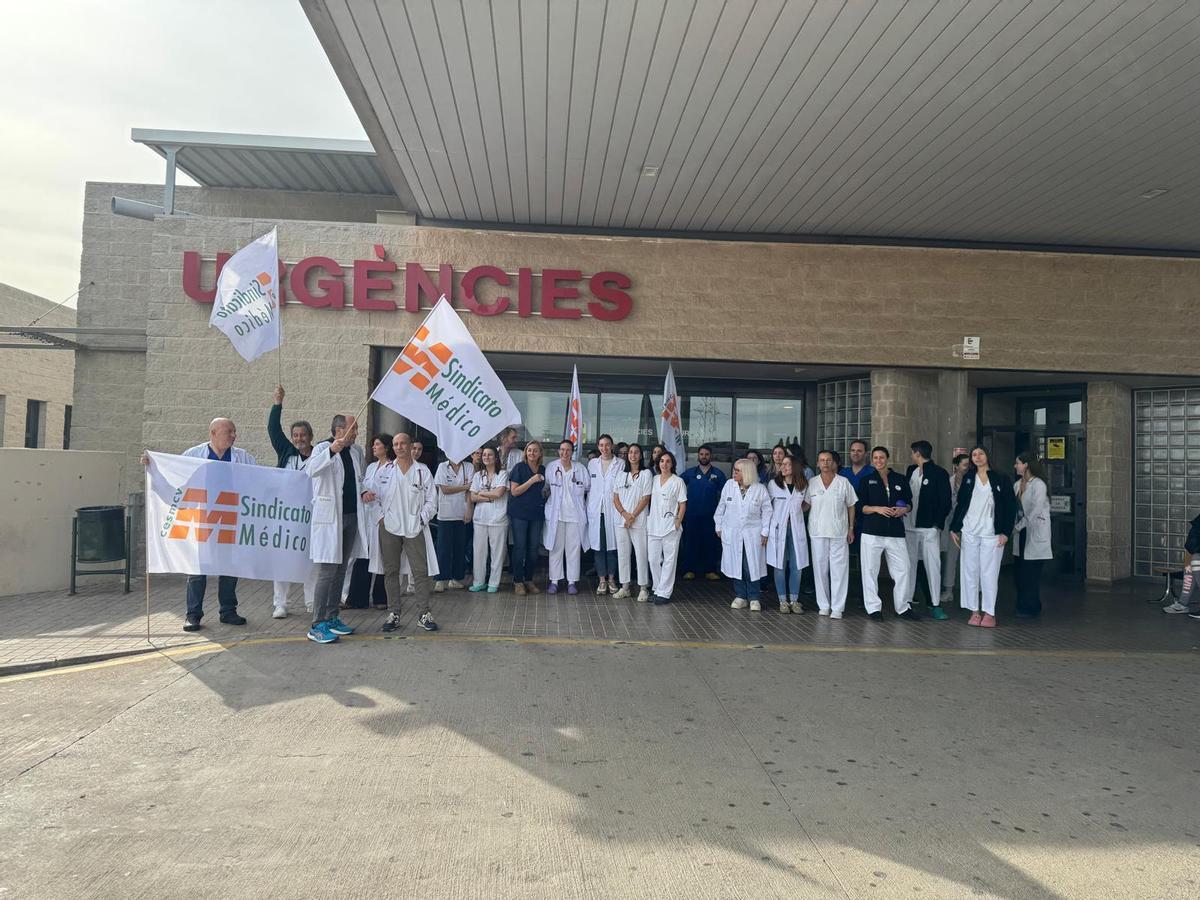 Concentración de médicos en favor de un estatuto propio que dignifique la profesión.