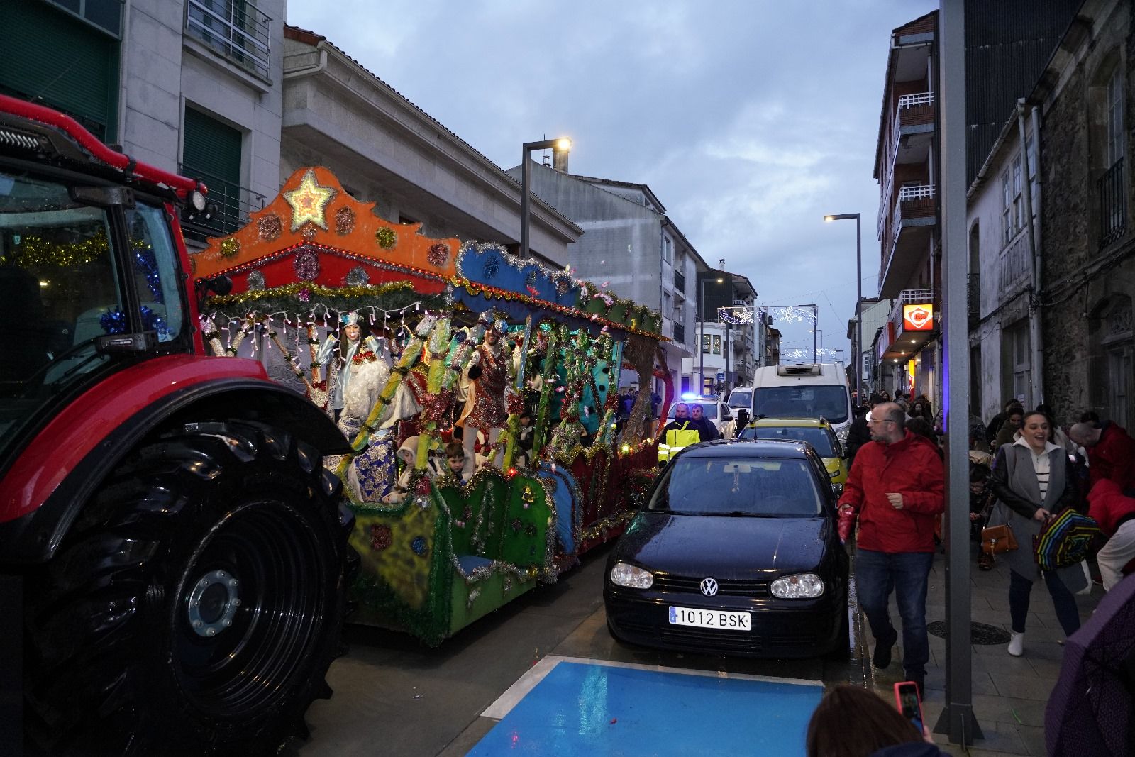 Cabalgata de Reyes en Deza-Tabeirós: la magia se impone a los elementos