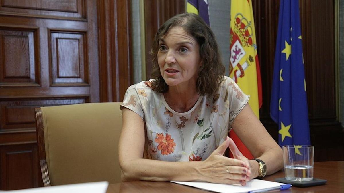 La ministra de Industria, Turismo y Comercio, Reyes Maroto, durante la entrevista.