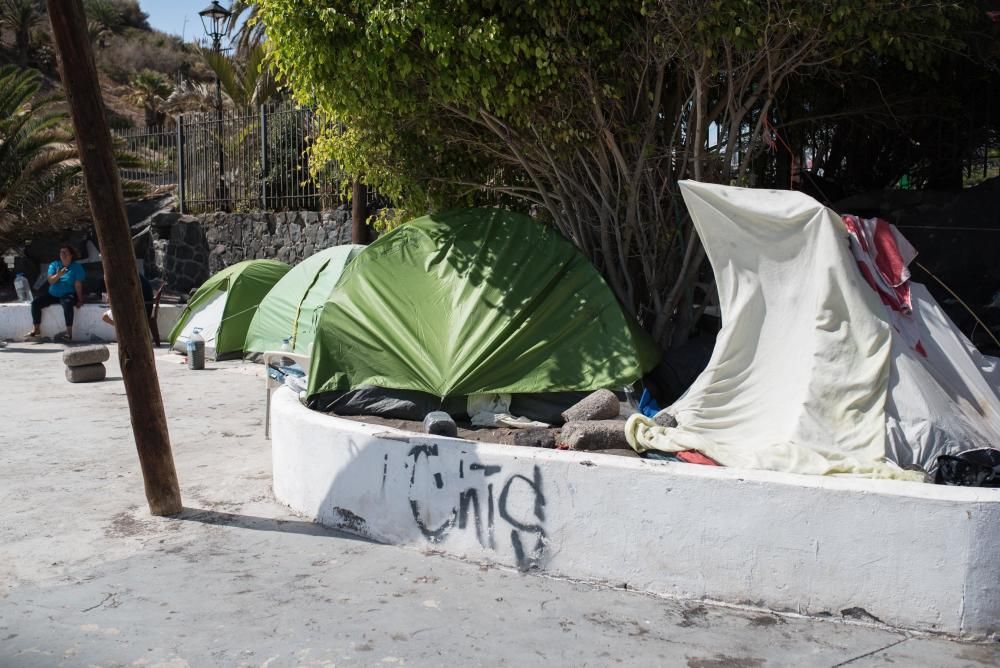 Casetas y chabolas en la playa del Parque Marítimo