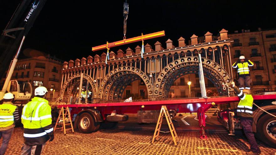 Alcoy inicia la colocación de la enramada de Fiestas