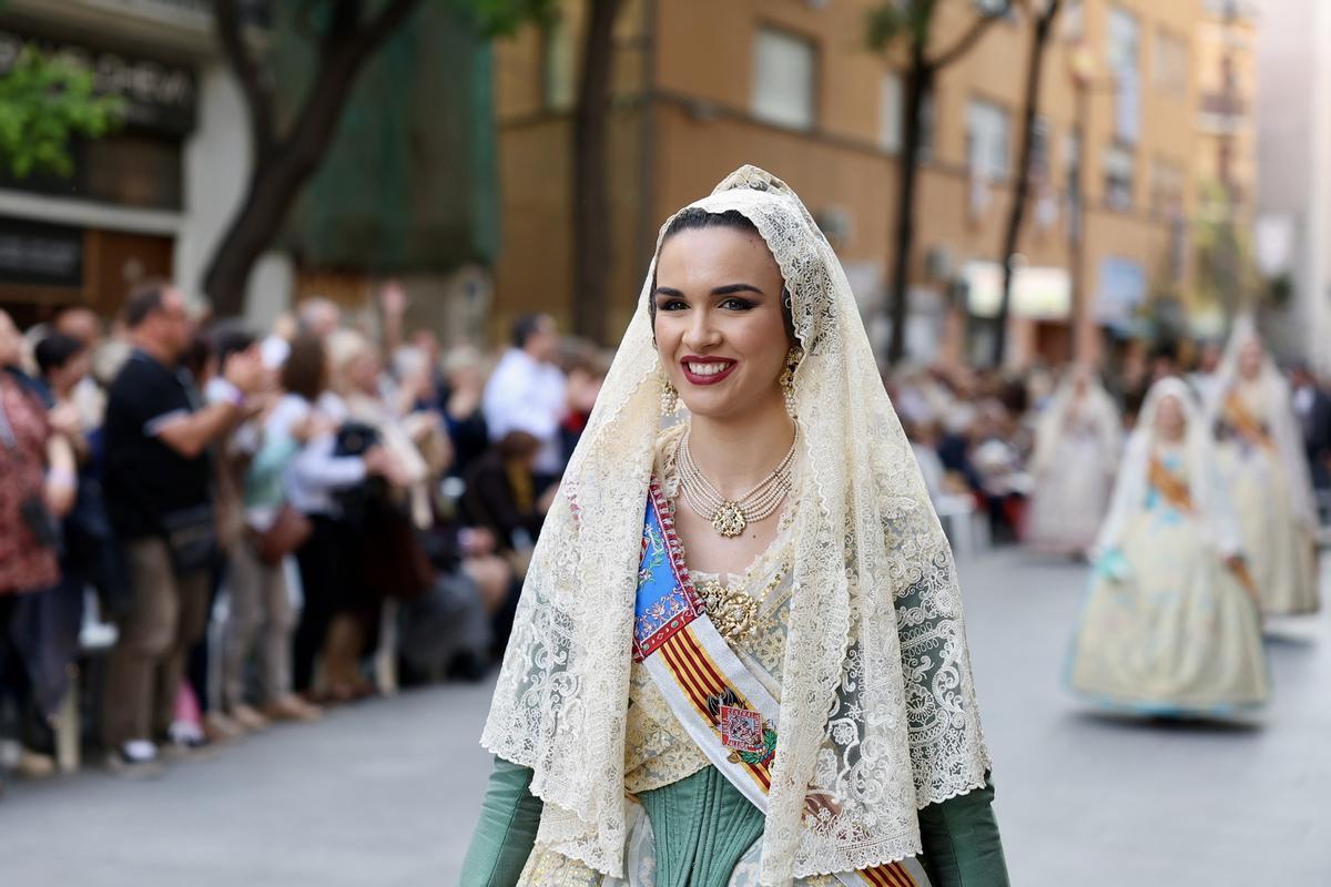 Carmen, Marta y la corte en la procesión de la Virgen de los Desamparados