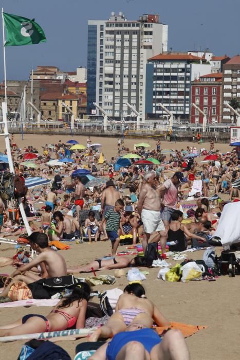 Playa de Poniente en Gijón