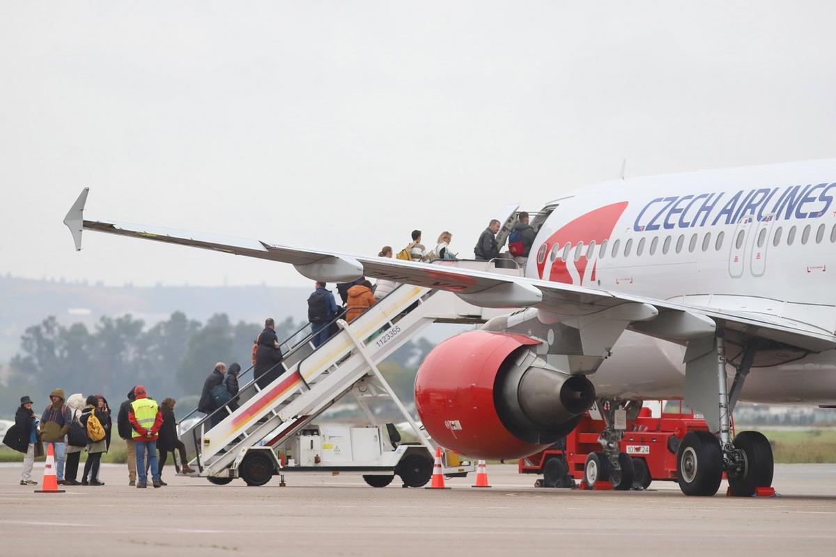 Embarque en el vuelo chárter Córdoba-Praga el pasado mes de diciembre en el aeropuerto cordobés.