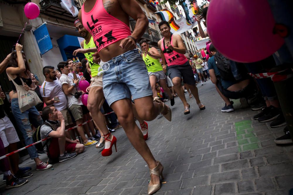 Participantes de la carrera sobre tacones que se celebra todos los años en el Orgullo Gay de Chueca.