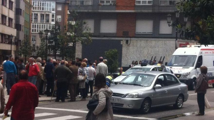 Fallece de un infarto en un taxi una mujer de 83 años en Oviedo