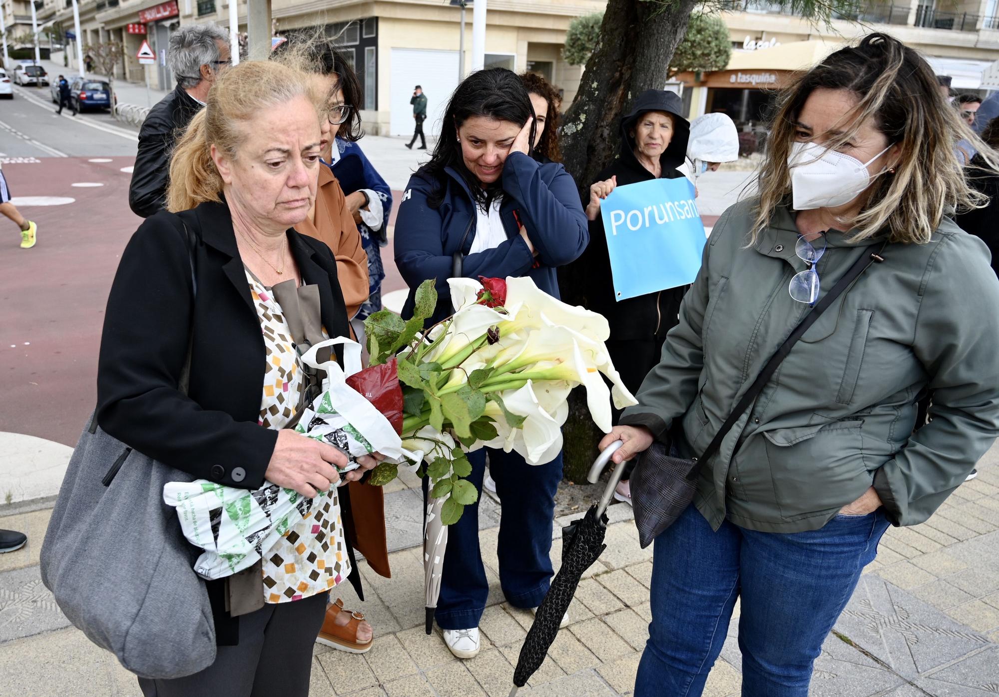 Homenaje al oftalmólogo coruñés Juan Tábara en la playa de Silgar e Sanxenxo, donde falleció