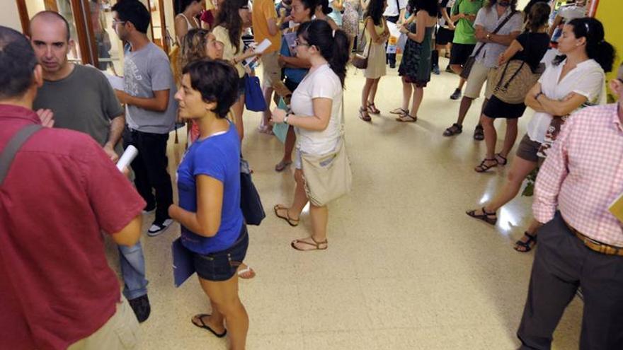 Caos en la Escuela Oficial por un fallo informático en plena matrícula