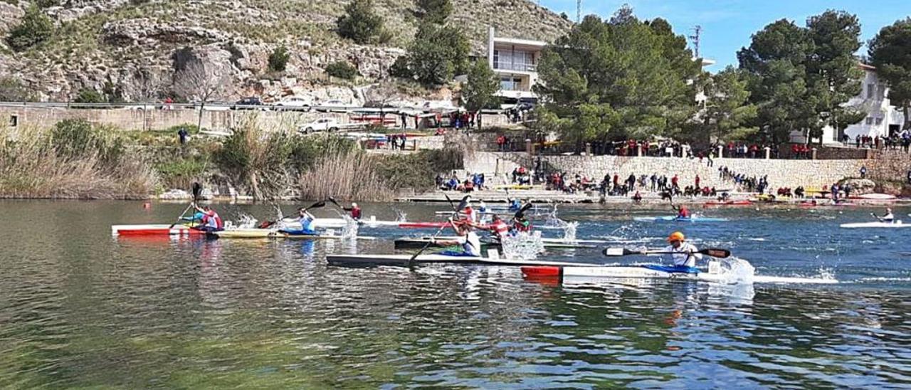 Pistoletazo de salida del autonómico de piragüismo celebrado en Antella.