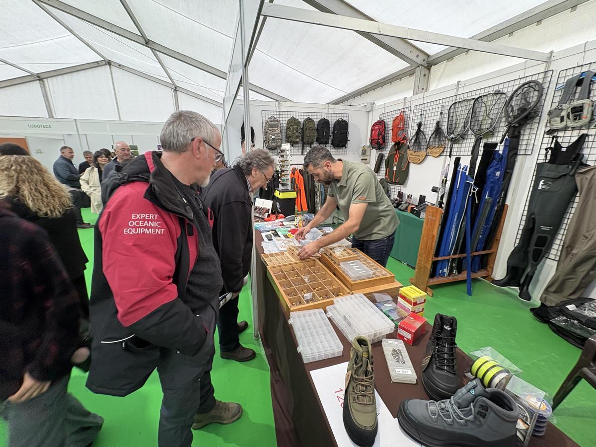 Uno de los puestos de la feria del salmón en la edición de 2025.
