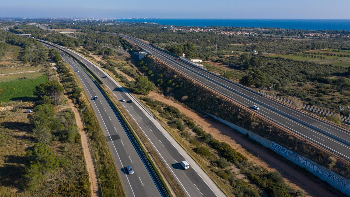 La autopista AP-7, a la altura de l'Hospitalet de l'Infant