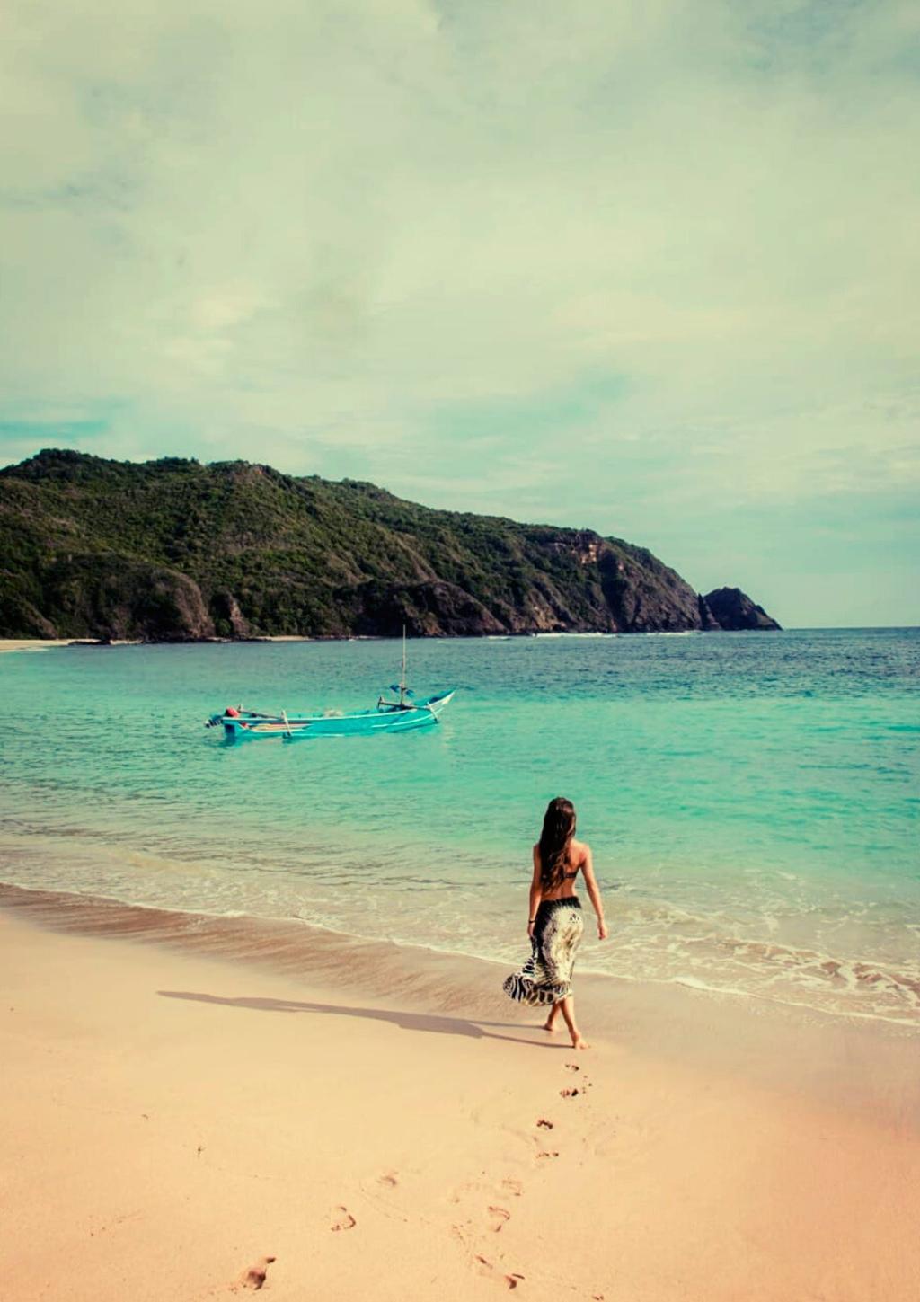 Elena ha visitado también las selvas de Lombok, en Indonesia. Y sus playas.
