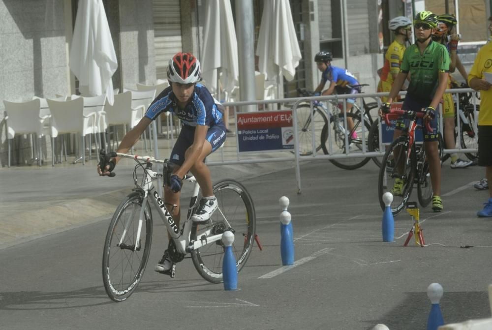 Las medallas que se entregaron a los ciclistas han sido elaboradas de manera artesanal por la ceramista Sol Pérez.