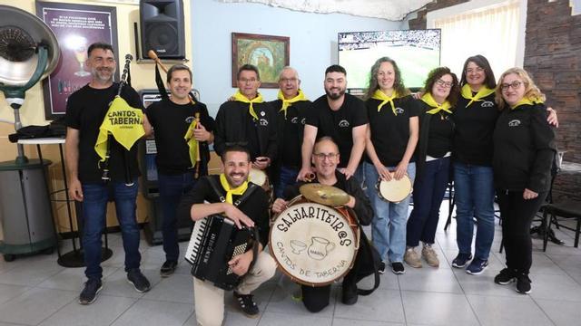 Uno de los grupos participantes en los Cantos de Taberna.  | BERNABÉ/ FARO DE VIGO