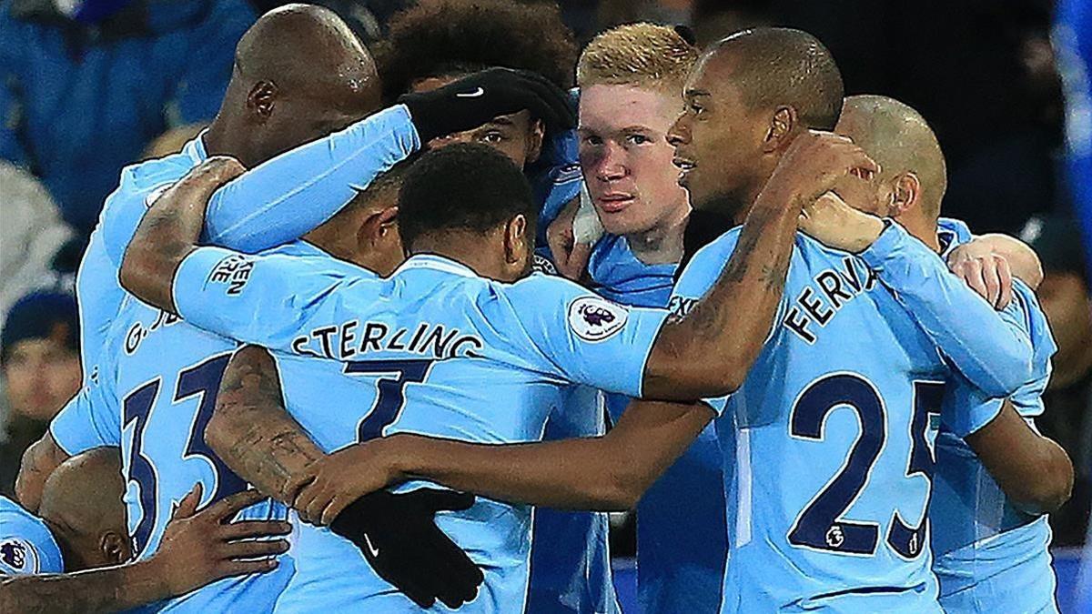 Los jugadores del Manchester City celebran un tanto de De Bruyne en la Premier.