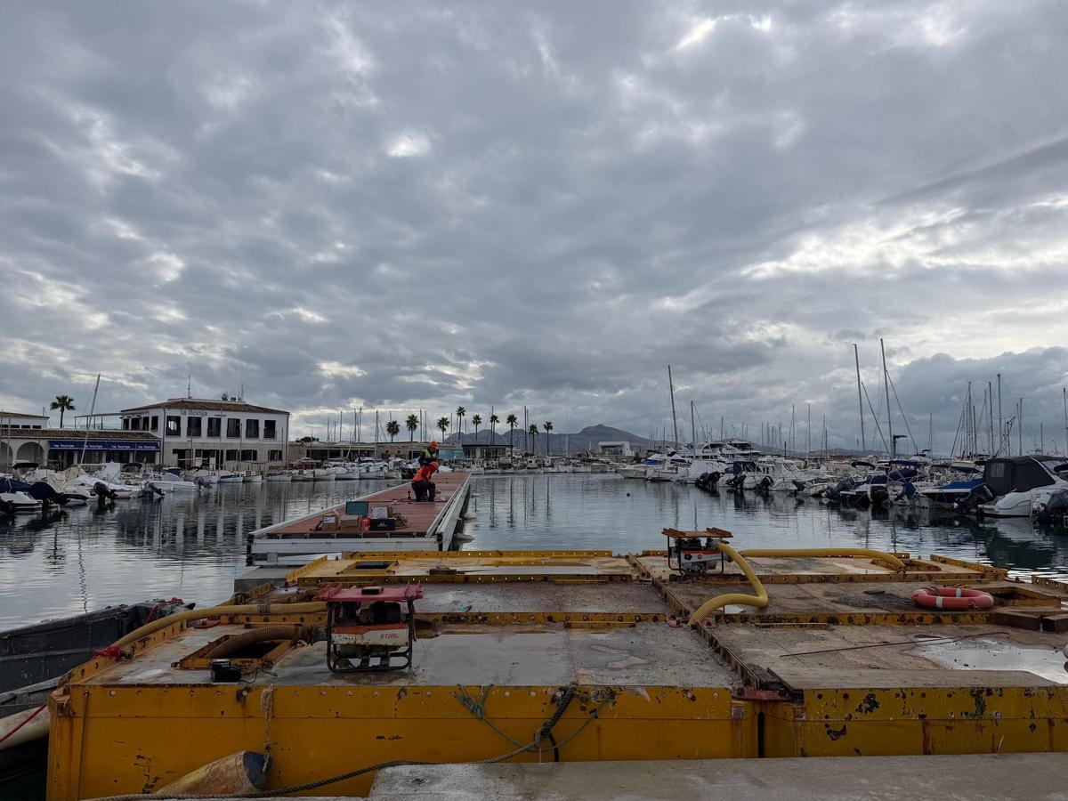 Una imagen de las obras de construcción de un segundo pantalán en el Moll.