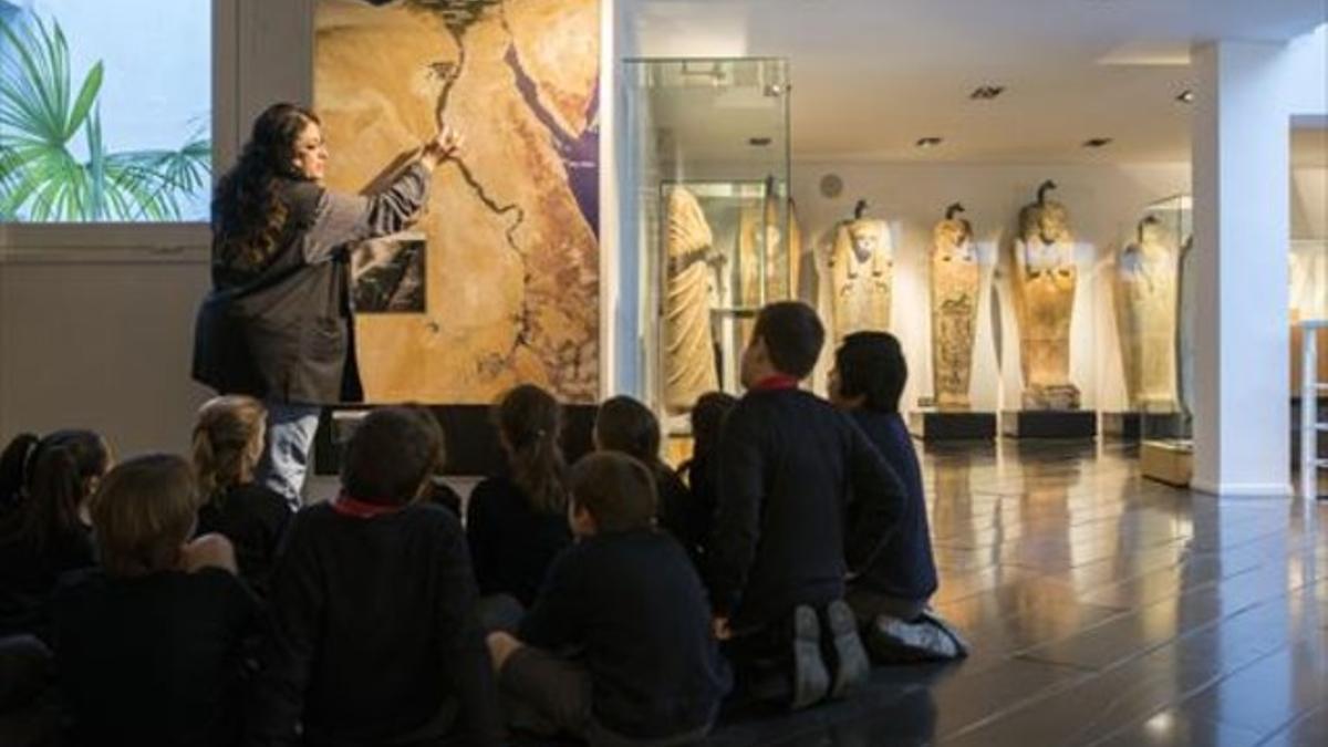 València con Pau Claris 8 Una de las salas del Museu Egipci.