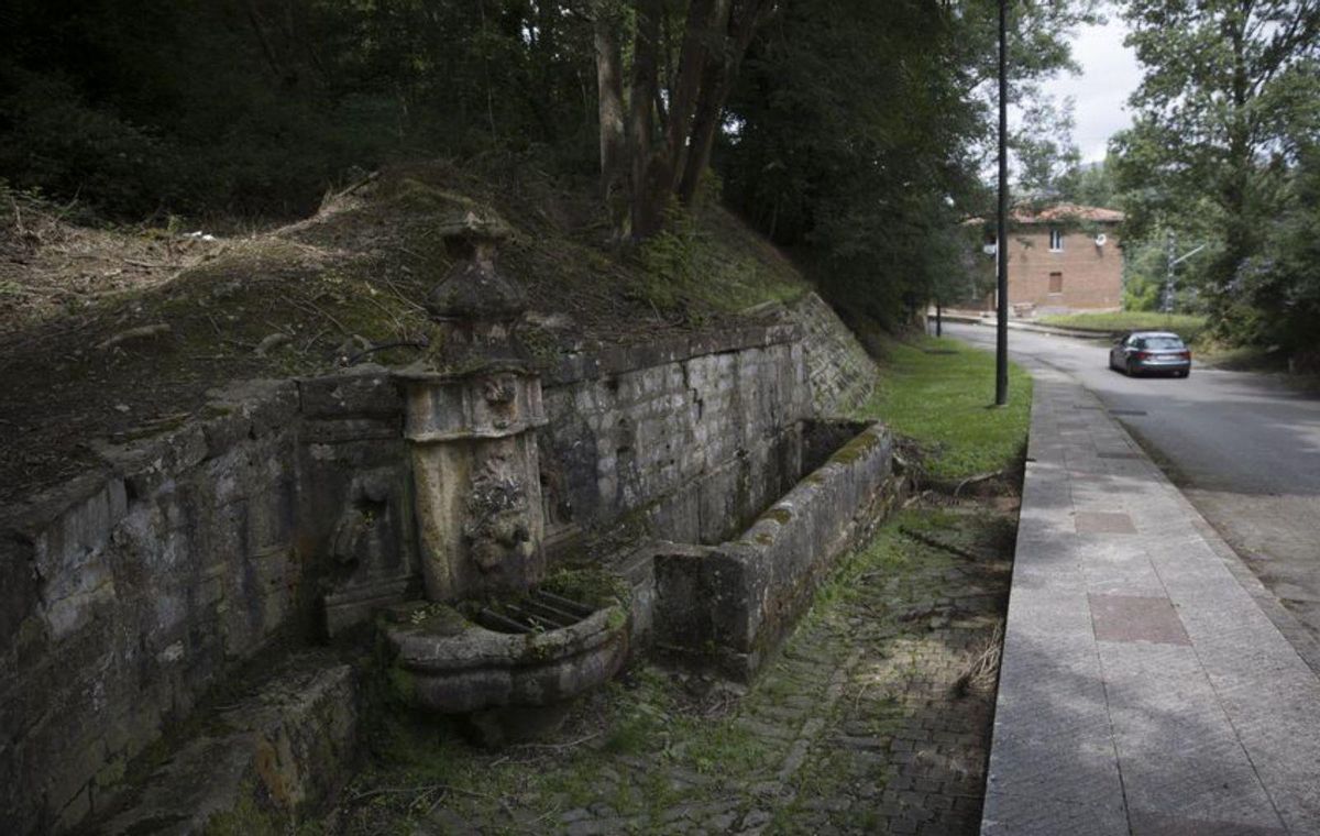 Donde el único pozo minero de la historia de Oviedo alberga fiestas "rave" y "se usa como picadero"