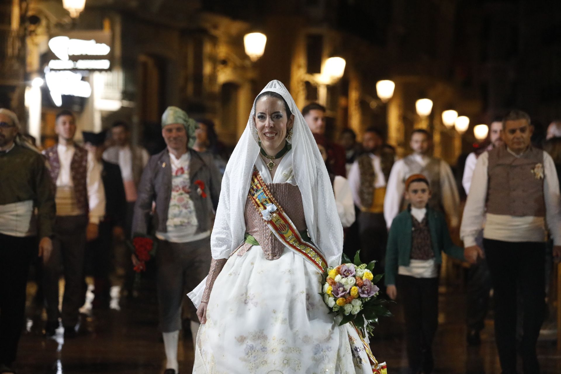 Búscate en el primer día de ofrenda por la calle Quart (entre las 22:00 a las 23:00 horas)