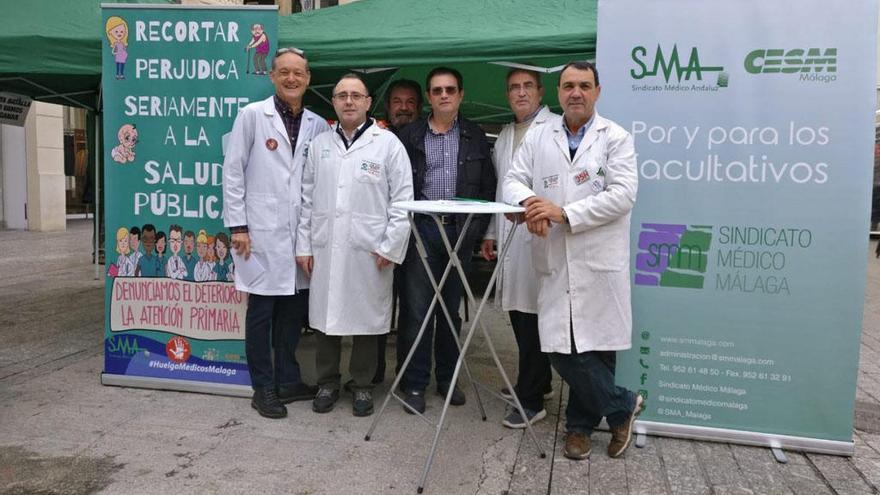 Un grupo de representantes sindicales durante una reciente movilización del colectivo médico.