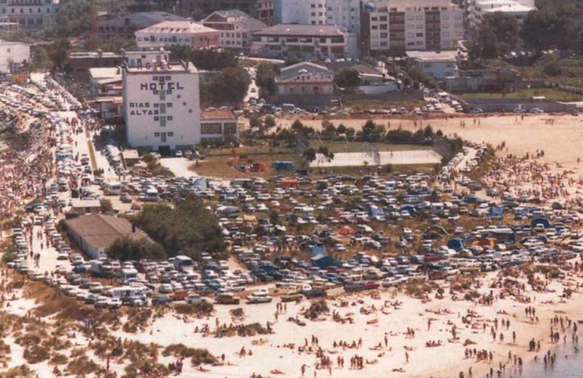 Playa de Santa Cristina en los años 50. |   // ARCHIVO DE RAFAEL CARBALLEIRA