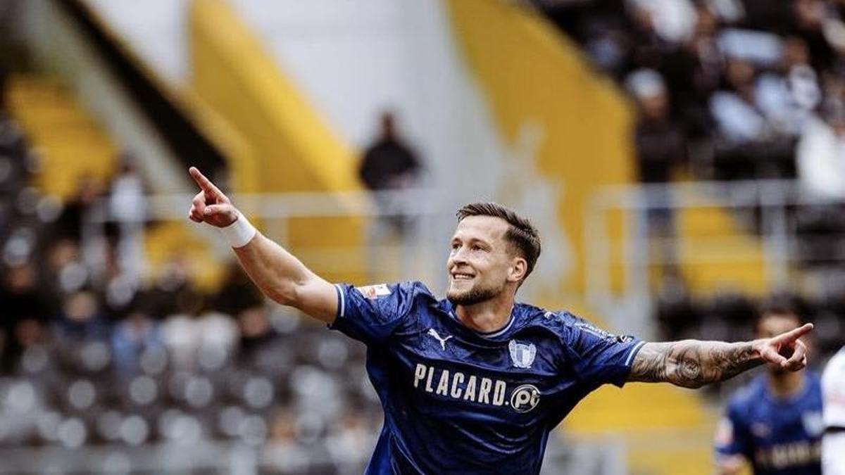 Valencia CF Justin de Haas recibe un premio en la liga portuguesa