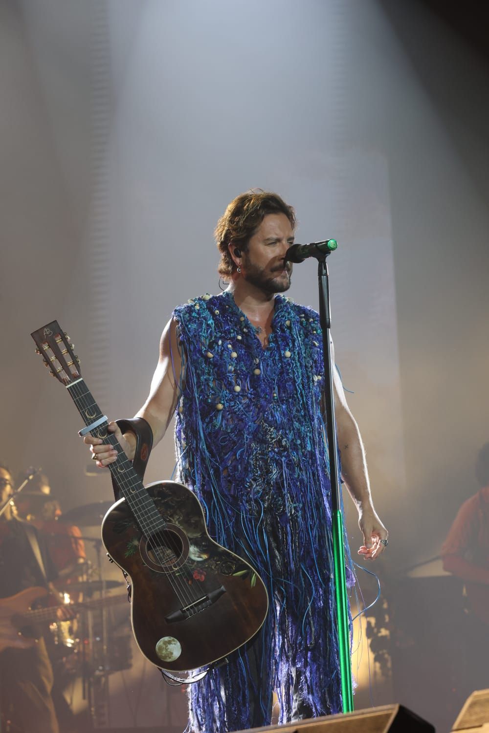 Manuel Carrasco arrebata en su concerto del Roig Arena: todas las imágenes