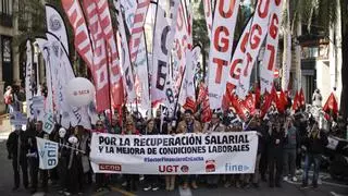Los trabajadores de la banca protestan en València por la pérdida de "poder adquisitivo"
