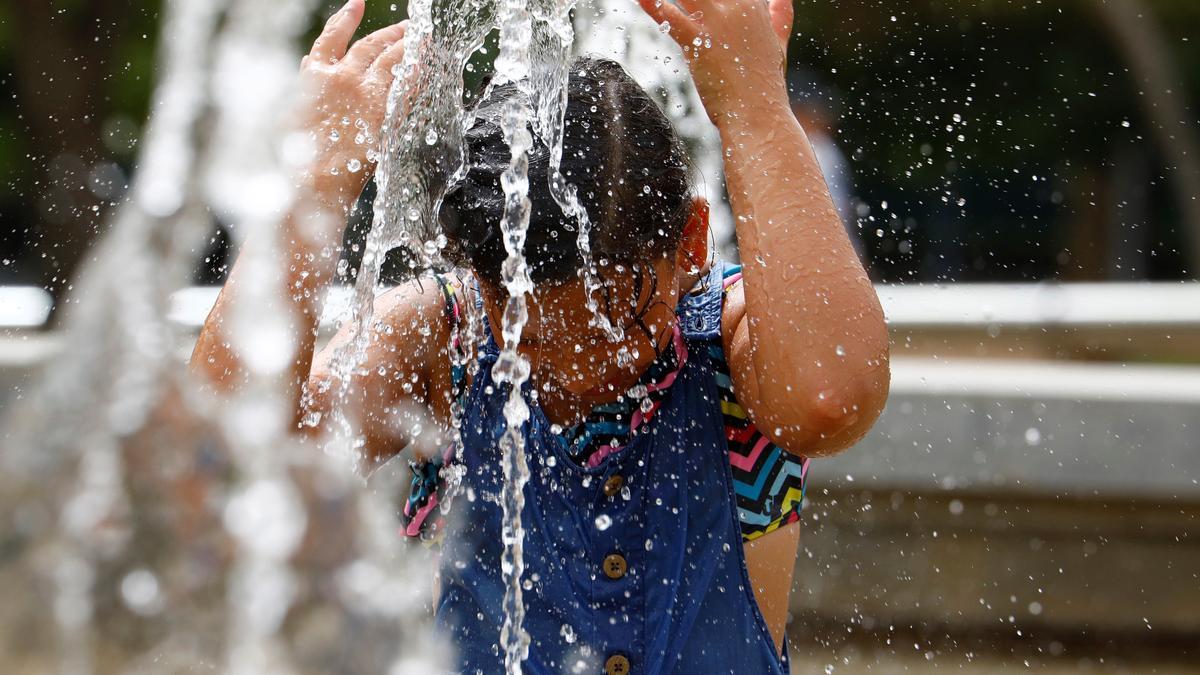 Picos de 44 grados en el fin de semana más caluroso del verano