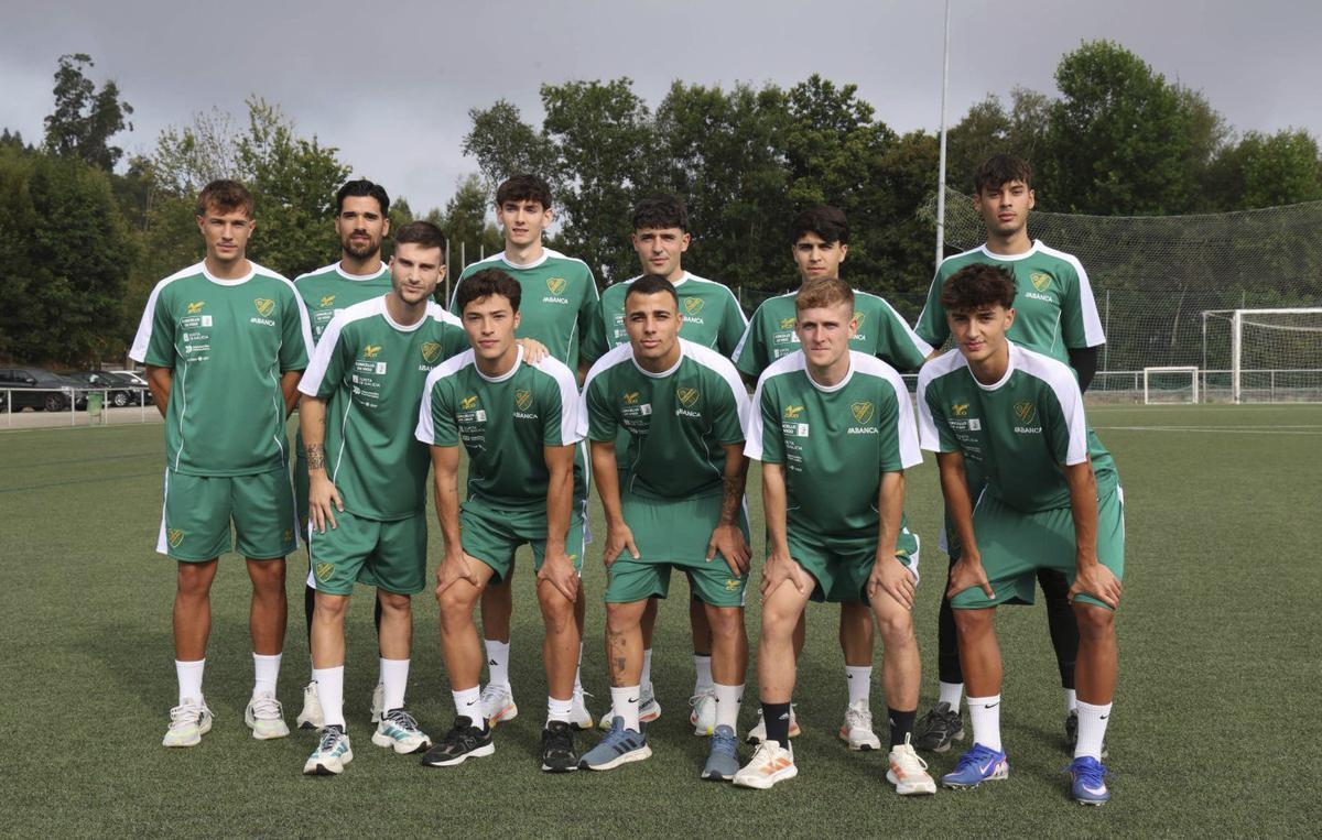 Las caras nuevas en la plantilla del Coruxo para la próxima temporada liguera. | ALBA VILLAR